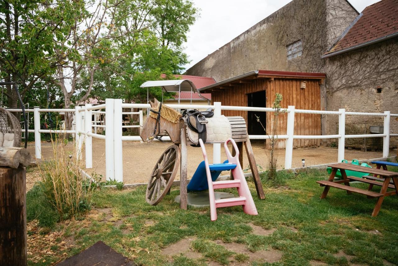Ranchzimmer Am Hippo-Campus Reit- Und Therapiezentrum Deutsch Haslau Exterior foto